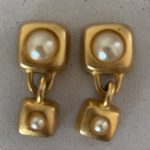 Vintage Brushed gold tone w/faux pearls drop pierced earrings. - Picture 2 of 6